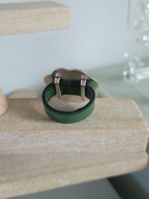 Bague cuir vert et fleur argentée