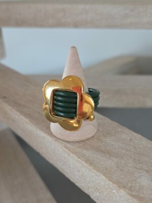 Bague femme cuir rond 2mm vert et sa fleur dorée