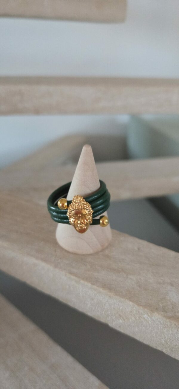Bague femme cuir rond vert et bouddha doré