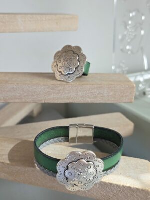 Ensemble bague et bracelt cuir vert et gris, fleur argentée