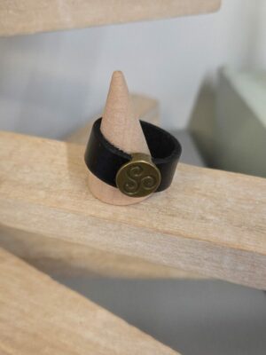 Bague homme cuir noir et triskkle bronze