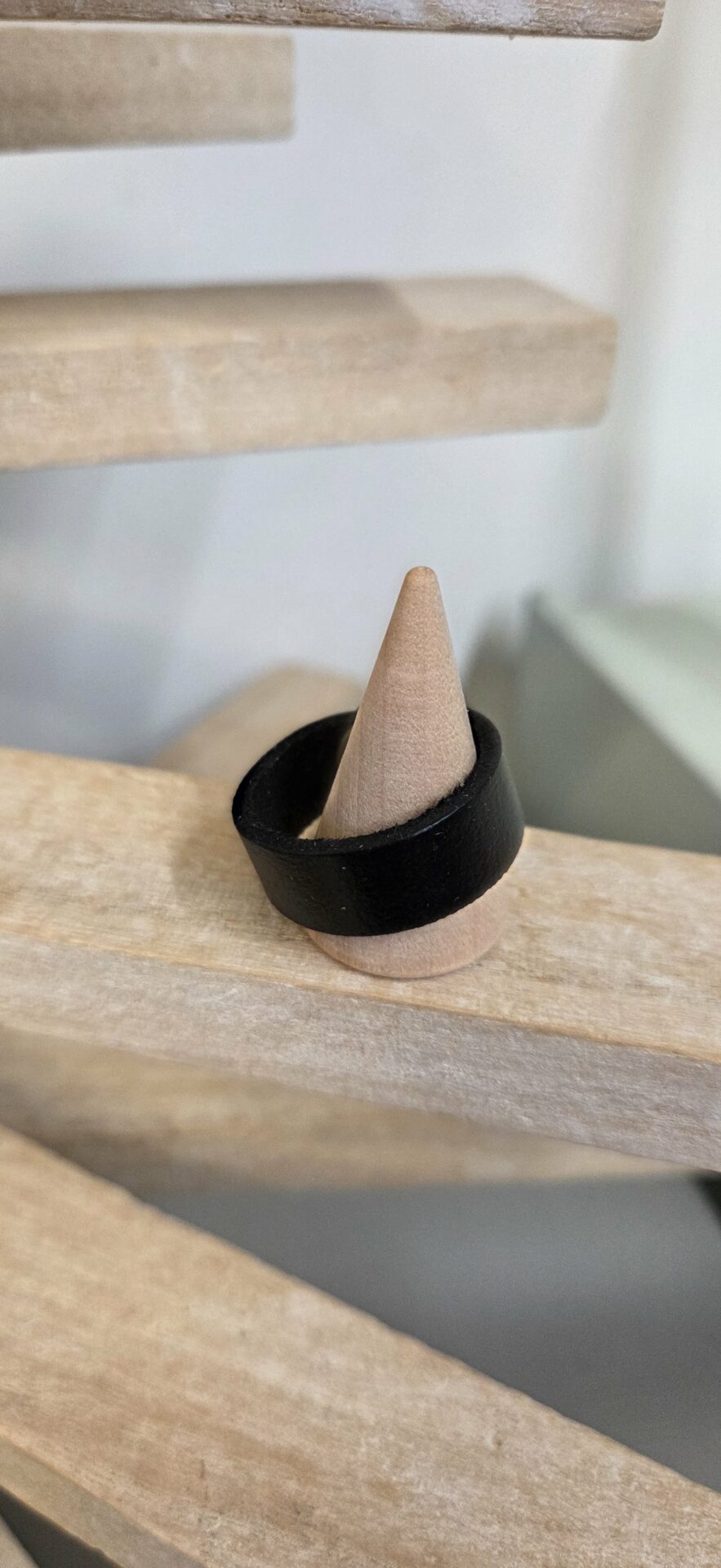 Bague homme cuir noir et triskkle bronze