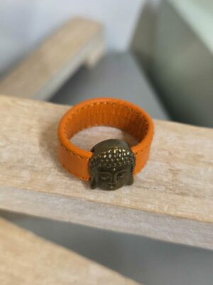 Bague femme cuir orange et bouddha bronze