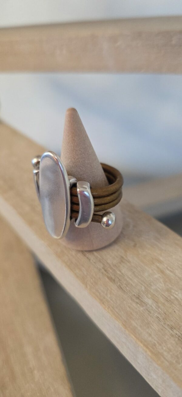 Bague femme cuir rond bronze et passants argentés