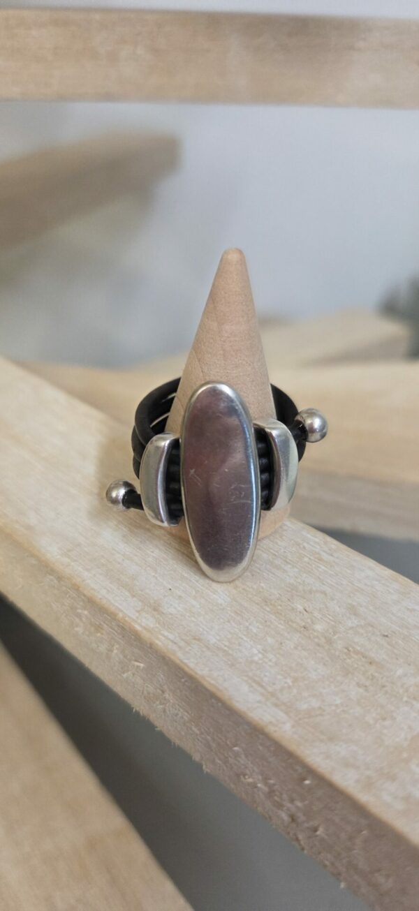 Bague femme cuir rond et passants argentés