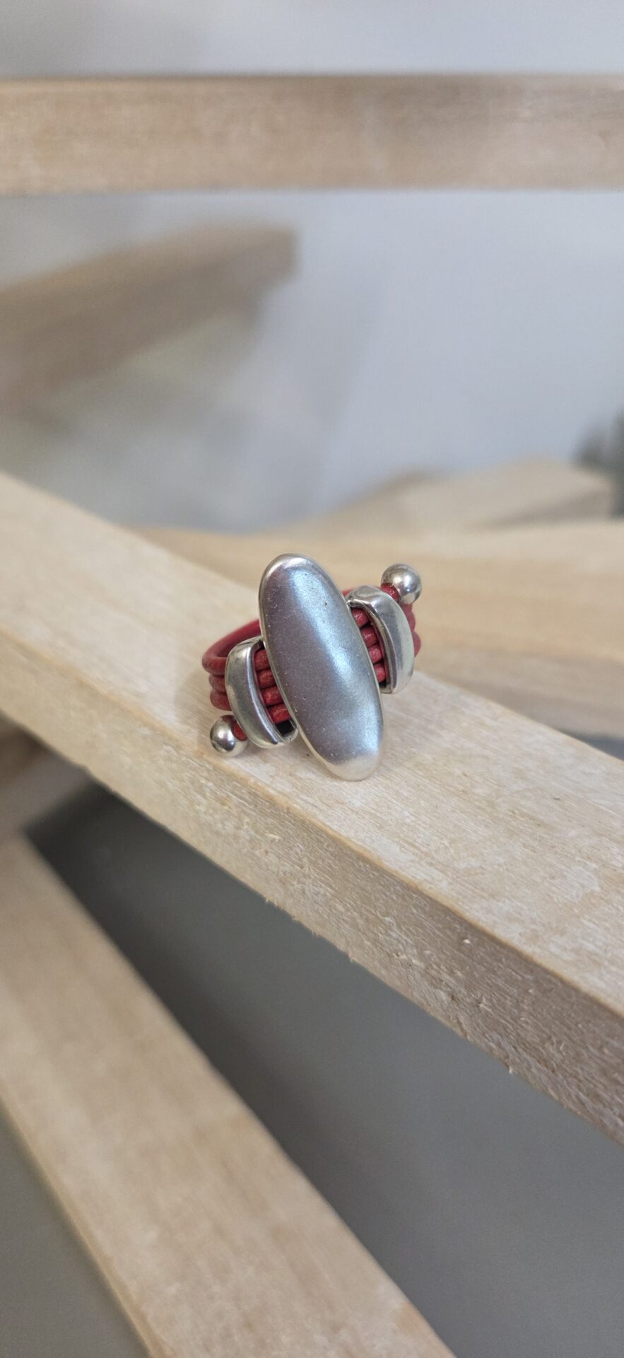 Bague femme cuir rond et passants argentés