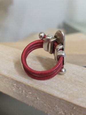 Bague femme cuir rond et passants argentés