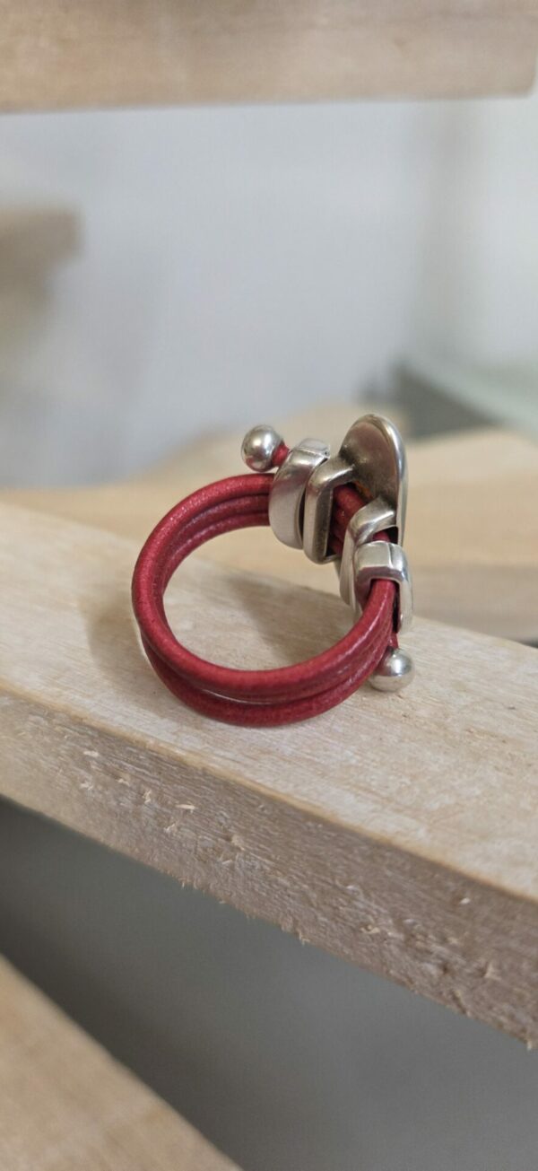 Bague femme cuir rond et passants argentés