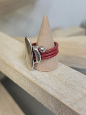 Bague femme cuir rond et passants argentés