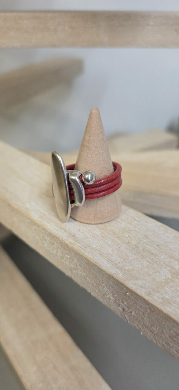 Bague femme cuir rond et passants argentés