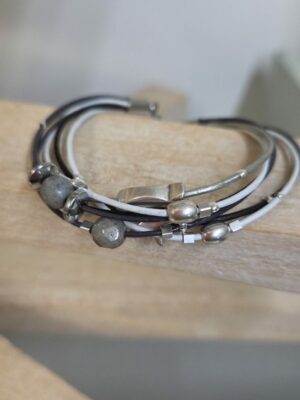 Bracelet femme multi rangs et perles argentées et grises