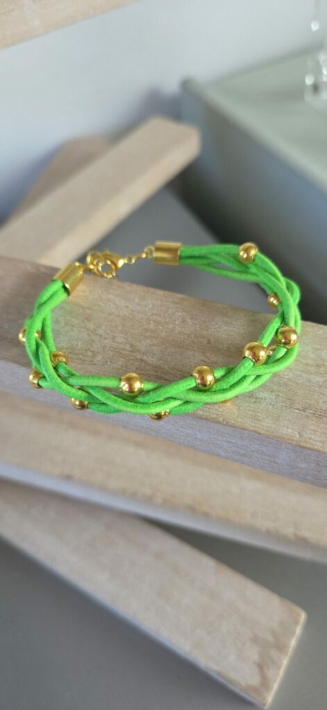 Bracelet femme en cuir rond 2mm verf fluo et perles dorées