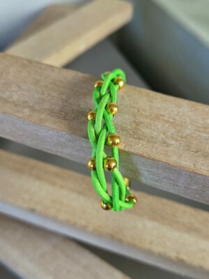 Bracelet femme en cuir rond 2mm verf fluo et perles dorées