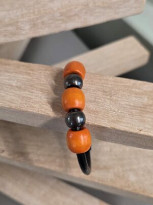 Bracelet femme cuir noir et perles oranges et noires