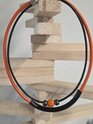 Collier femme en cuir orange et tube noir