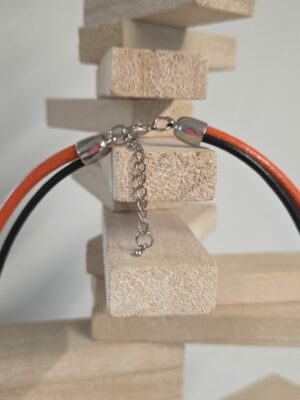 Collier femme en cuir orange et tube noir