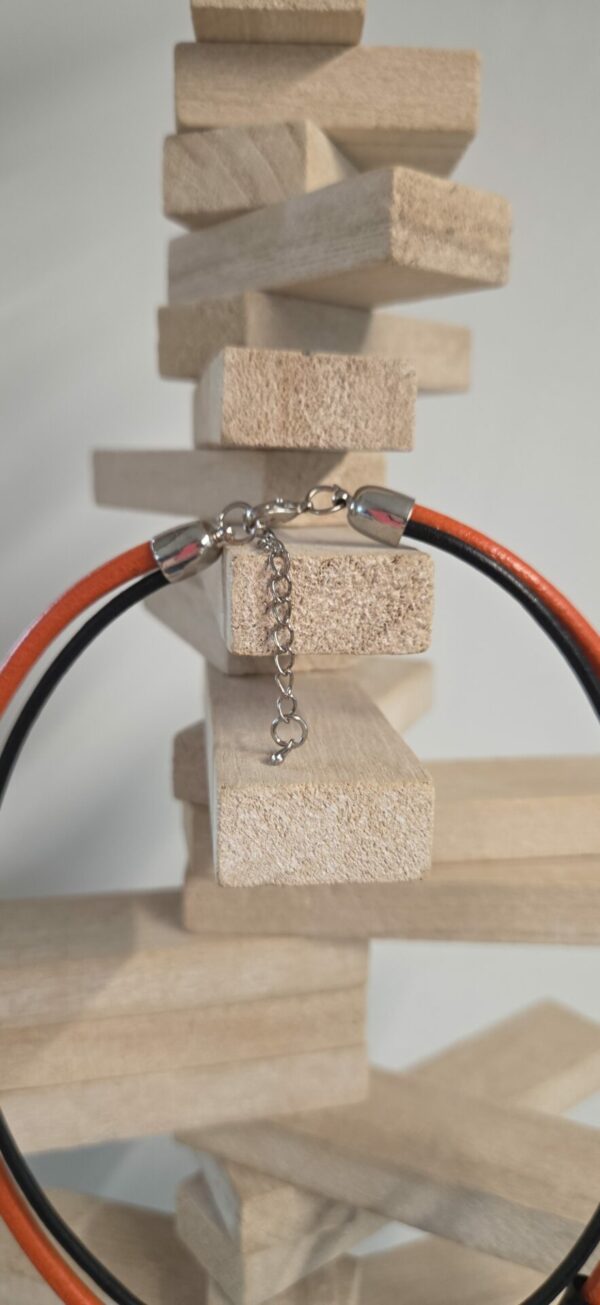 Collier femme en cuir orange et tube noir