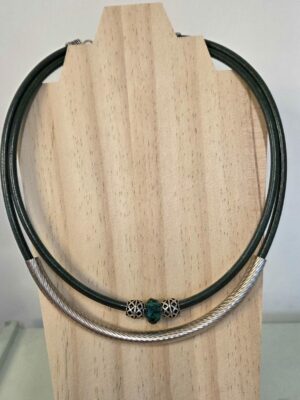 Collier femme deux cuirs ronds vert et tube et perles argentées