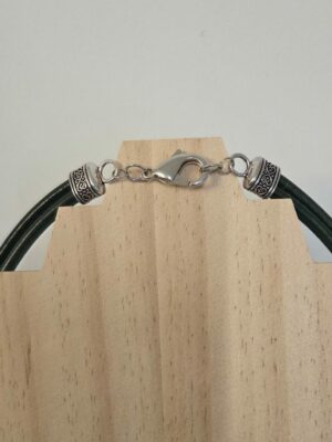 Collier femme deux cuirs ronds vert et tube et perles argentées