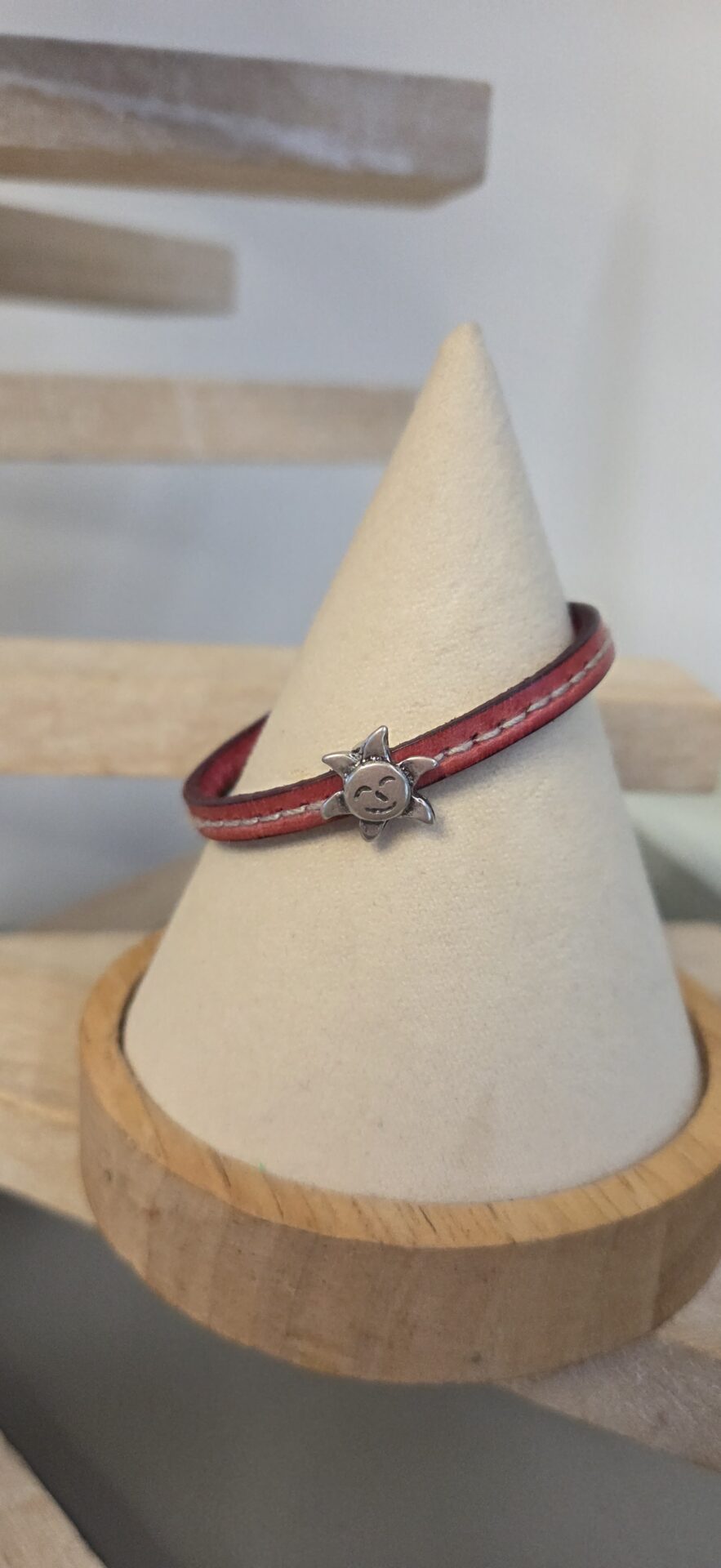 Bracelet enfant en cuir rose et soleil argenté