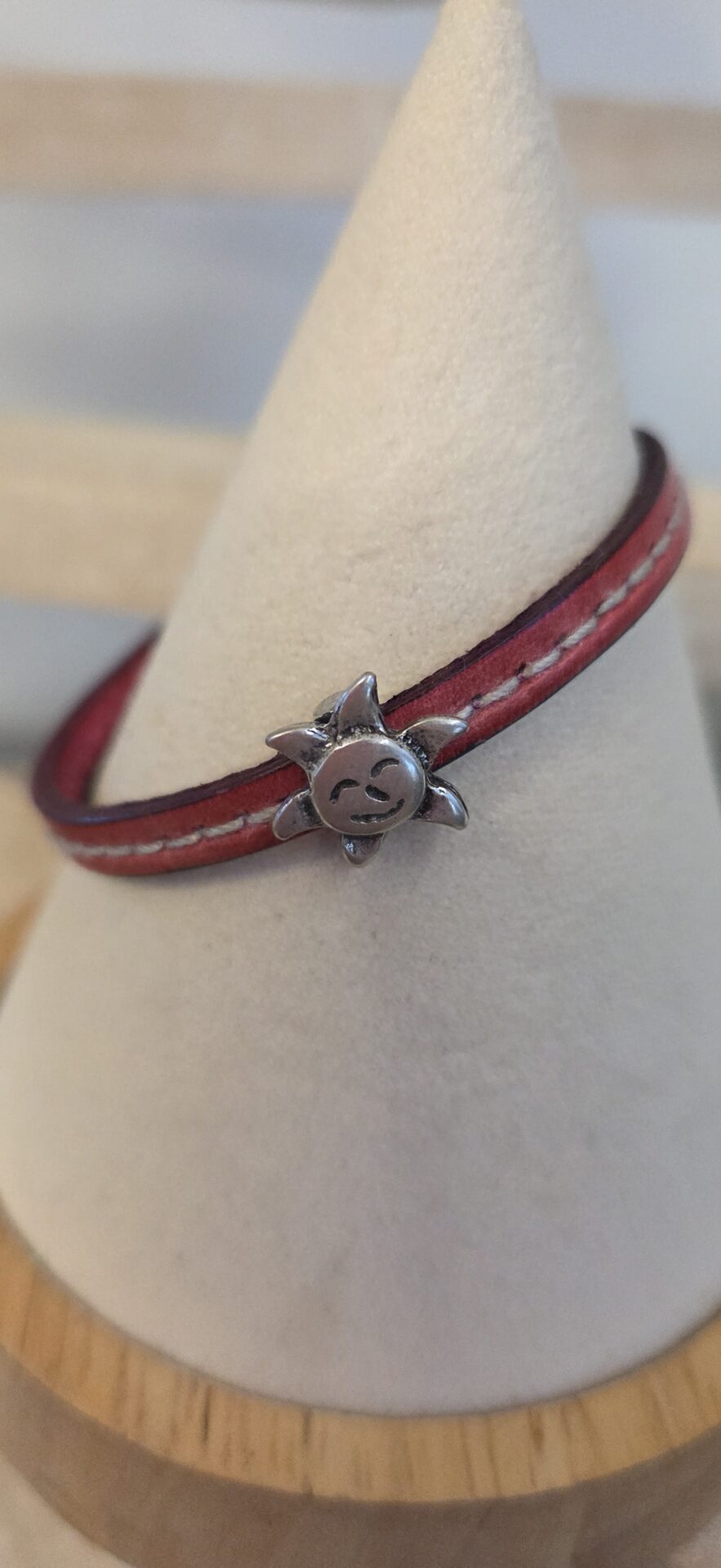 Bracelet enfant en cuir rose et soleil argenté