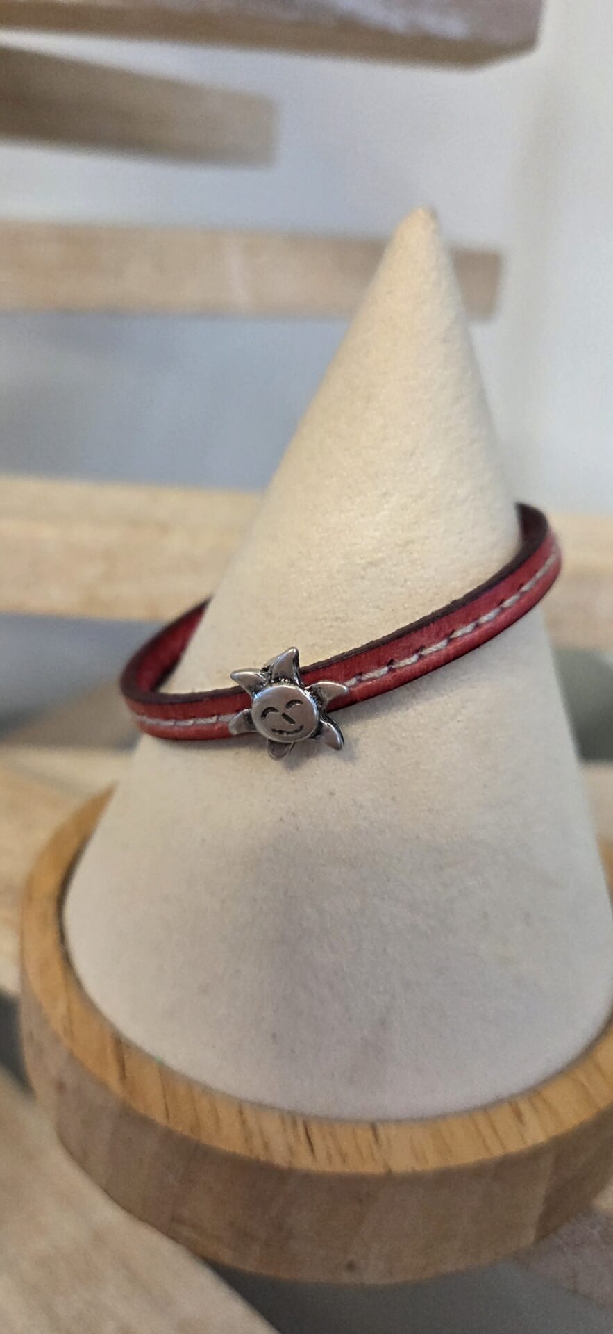 Bracelet enfant en cuir rose et soleil argenté
