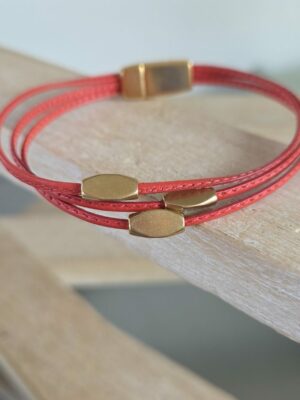 Bracelet femme cuir cousu corail et perles laiton