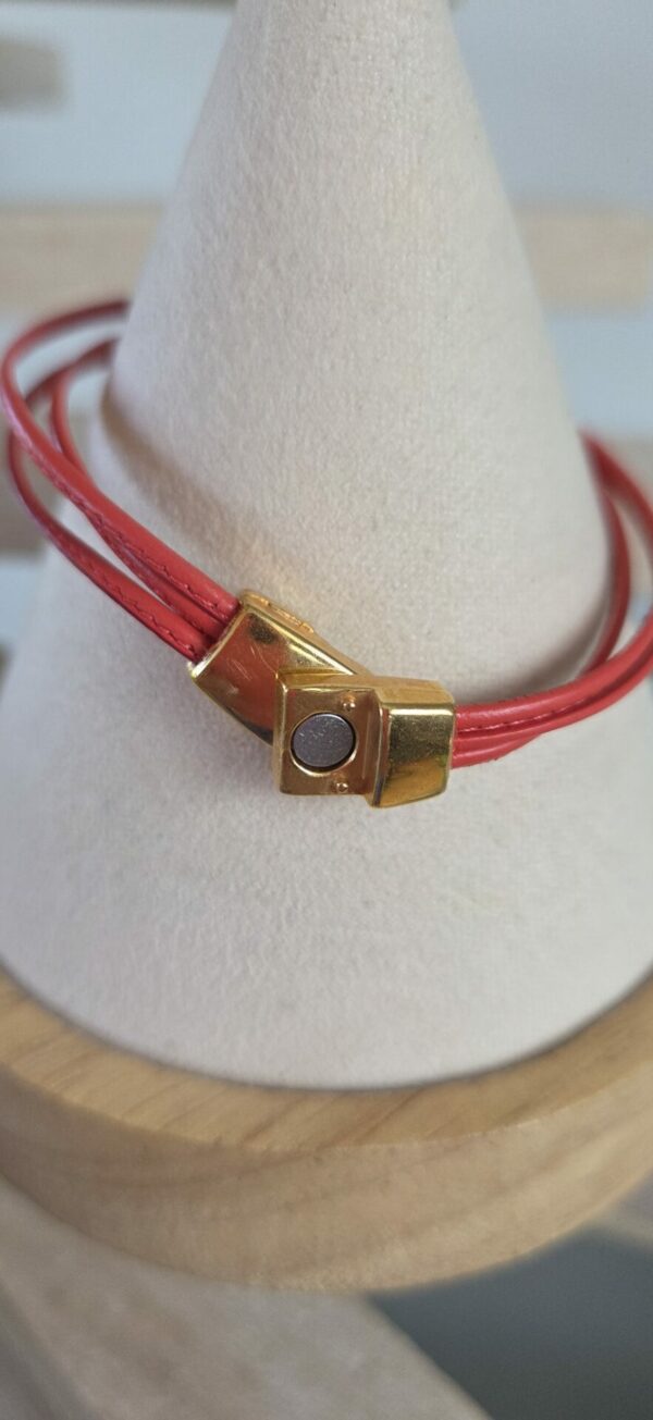 Bracelet femme cuir cousu corail et perles laiton