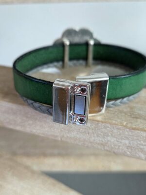 Bracelet cuir vert et gris et fleur argentée