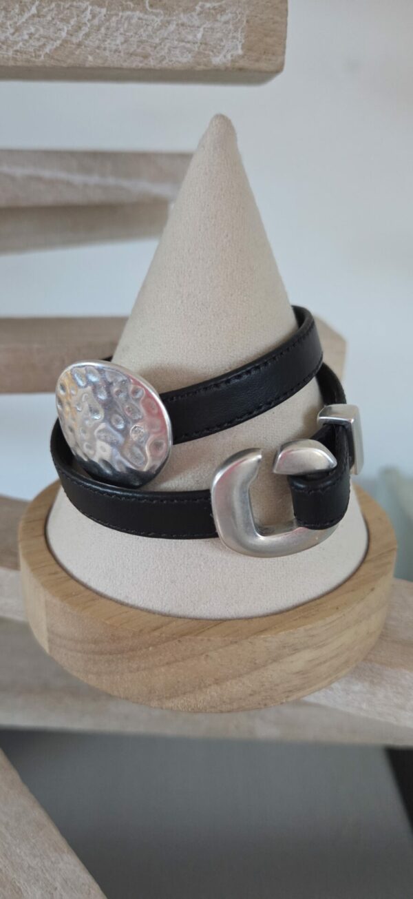Bracelet femme en cuir noir et fermoir et pastille argenté
