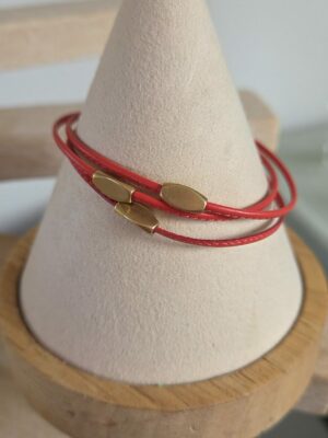 Bracelet femme cuir cousu corail et perles laiton
