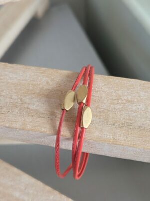 Bracelet femme cuir cousu corail et perles laiton