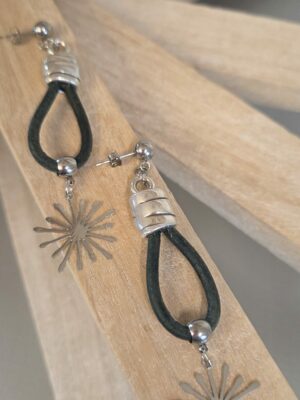 Boucles oreilles femme cuir rond et étincelle argentée