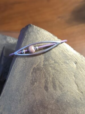 Bracelet femme cuir rond, passant ovale et perle céramique