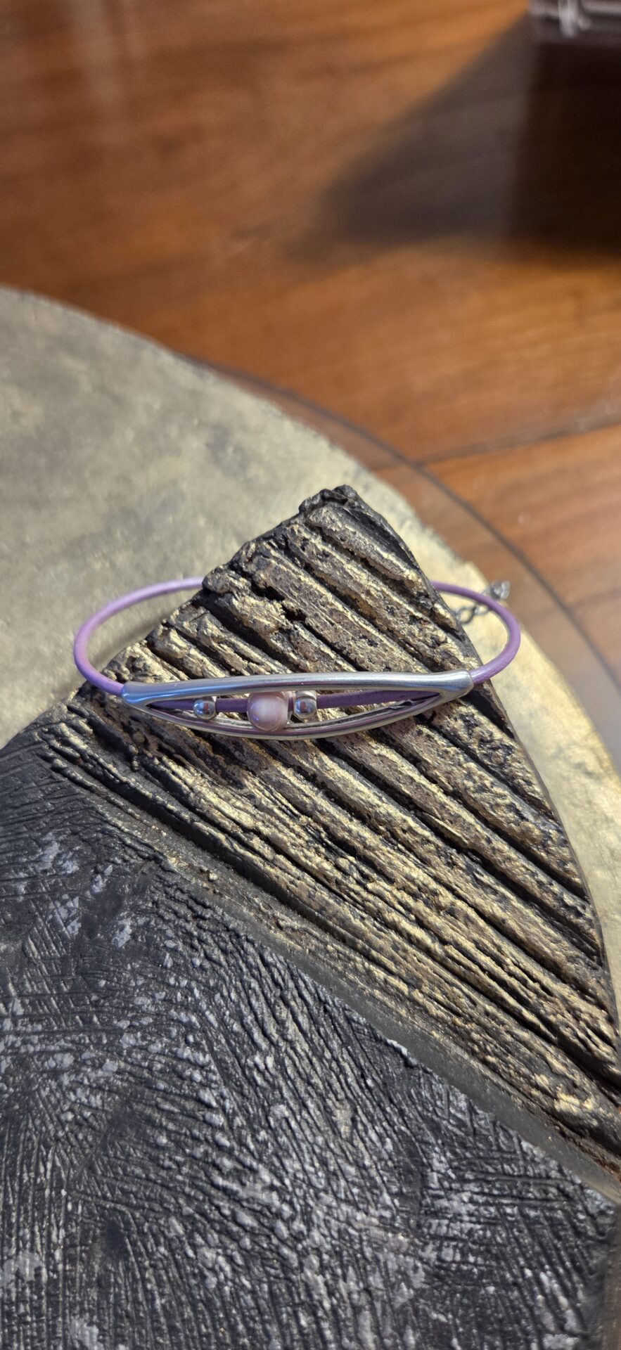 Bracelet femme cuir rond, passant ovale et perle céramique