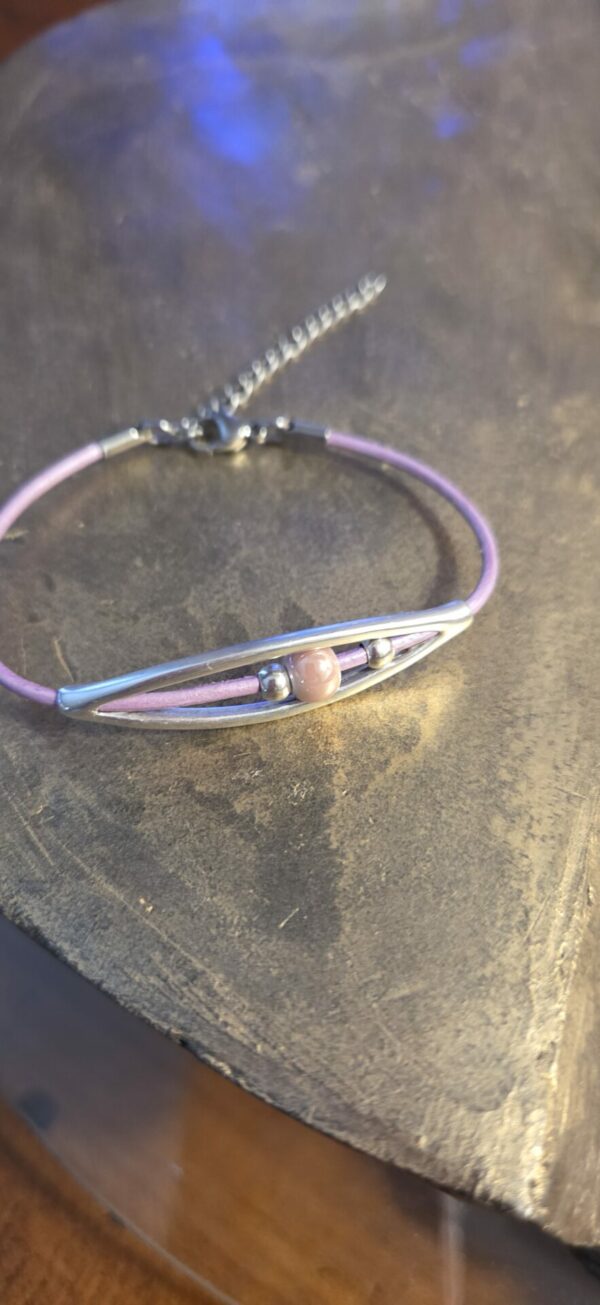 Bracelet femme cuir rond, passant ovale et perle céramique