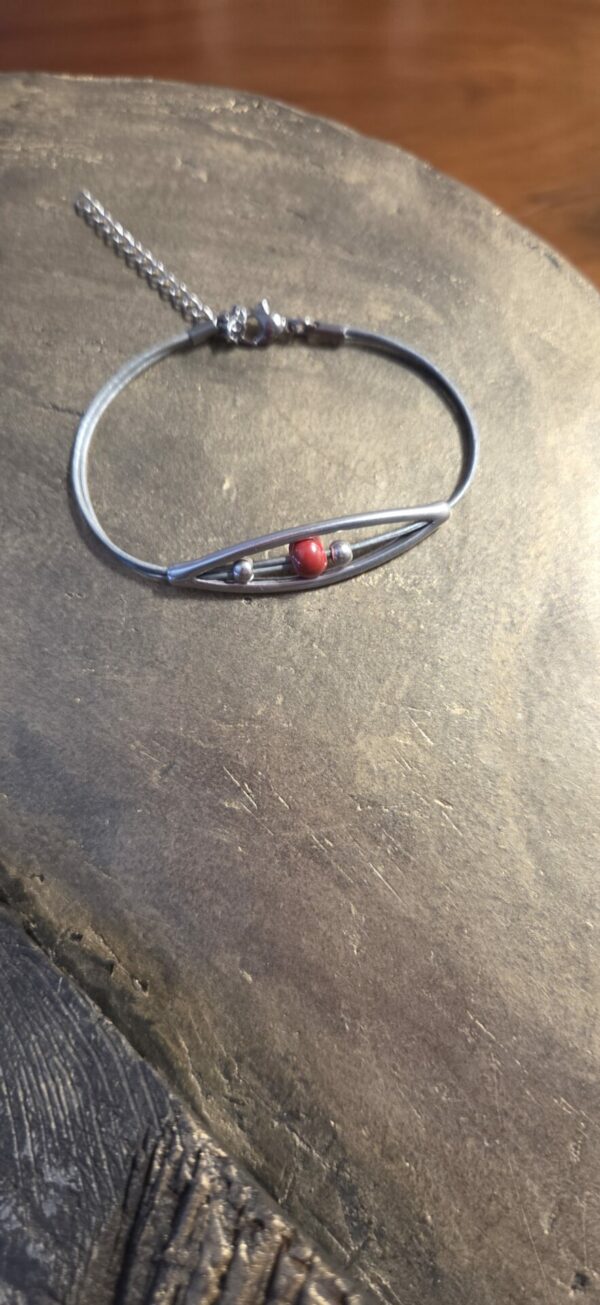 Bracelet femme cuir rond, passant ovale et perle céramique