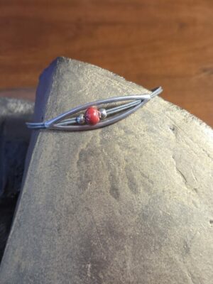 Bracelet femme cuir rond, passant ovale et perle céramique