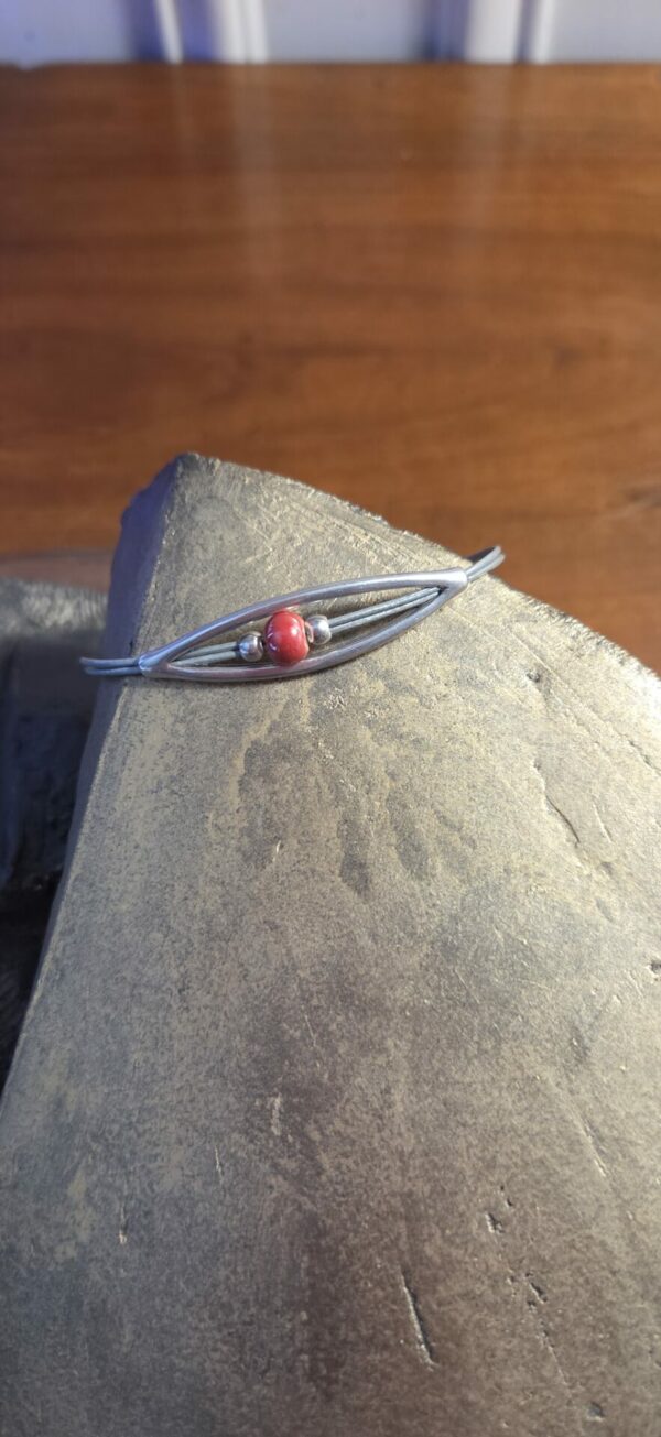 Bracelet femme cuir rond, passant ovale et perle céramique