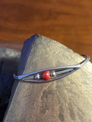 Bracelet femme cuir rond, passant ovale et perle céramique