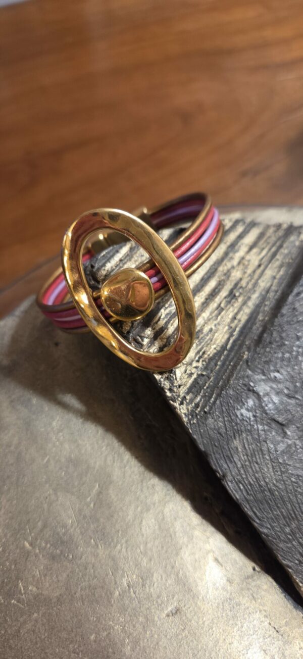 Bracelet femme en cuir rond 2mm et passants dorés