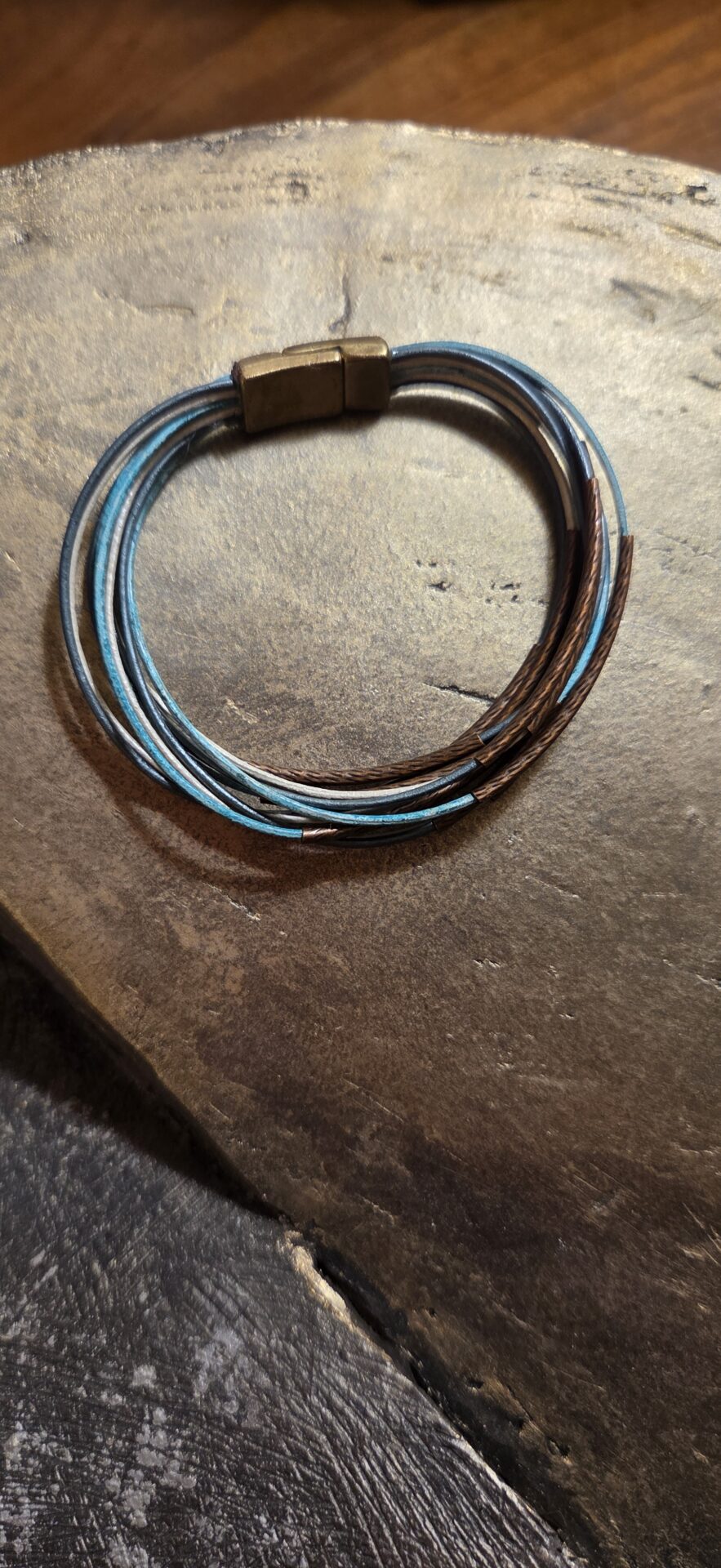 Bracelet femme cuirs ronds 1mm et tubes cuivre