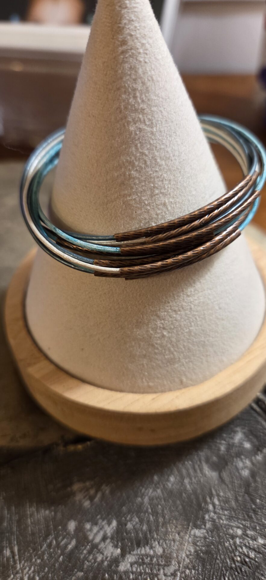 Bracelet femme cuirs ronds 1mm et tubes cuivre