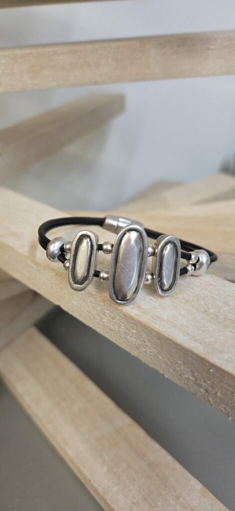 Bracelet femme cuir rond noir et passants ovales argentés
