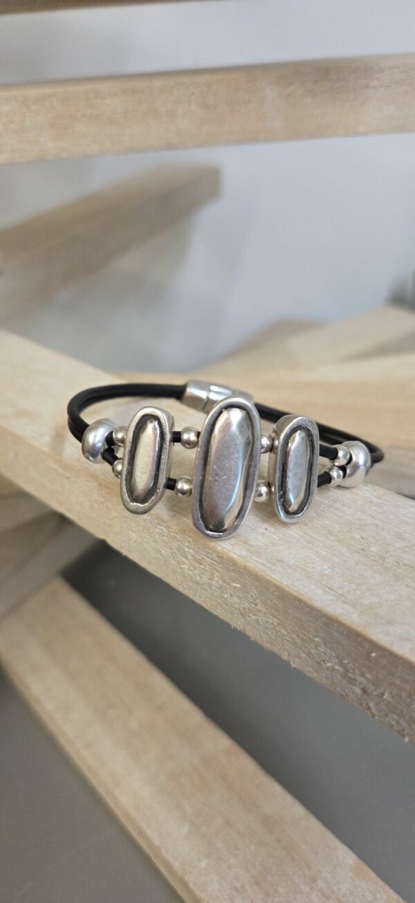 Bracelet femme cuir rond noir et passants ovales argentés