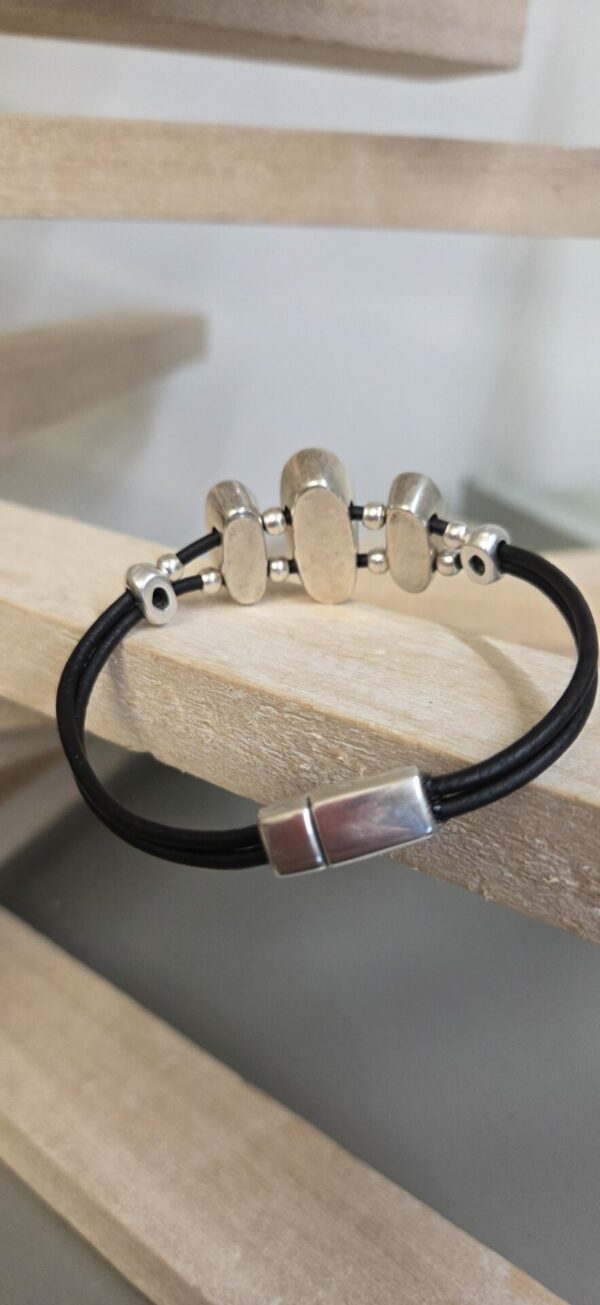 Bracelet femme cuir rond noir et passants ovales argentés