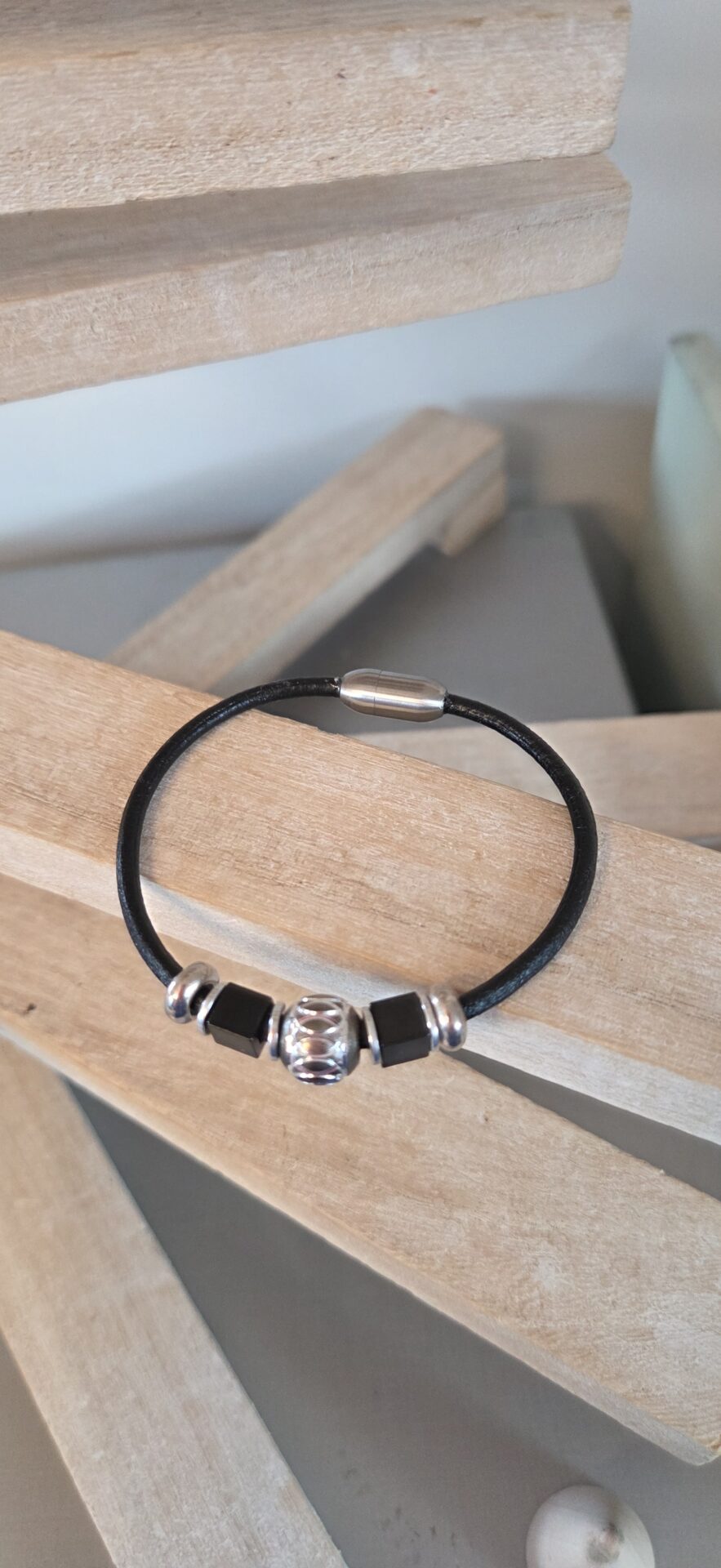 Bracelet homme en cuir noir, perles noires et argentées