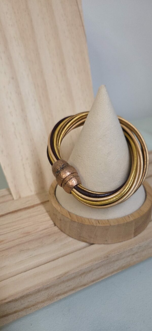 Bracelet femme 16 cuirs ronds 2mm tons marron, bronze, doré
