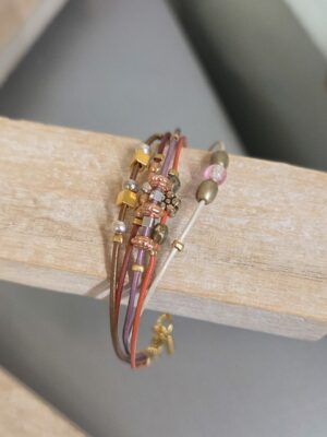 Bracelet Femme "L'Aventure Bohème" - Multi-Brins Fins & Mélange de Perles Métalliques – Image 2