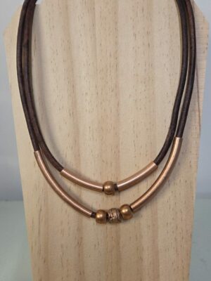 Collier femme cuir rond marron, tubes et perles cuivre